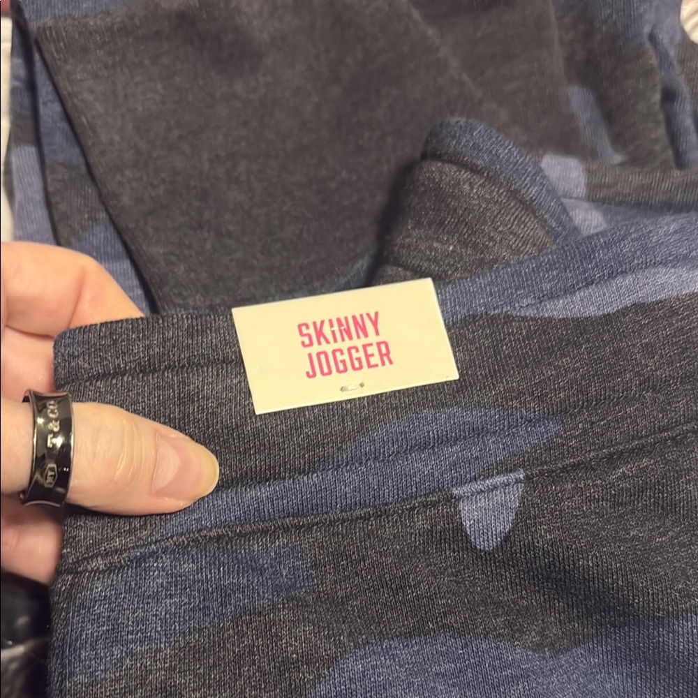NWT VS PINK Skinny Jogger, dark blue camo, small - Picture 3 of 5